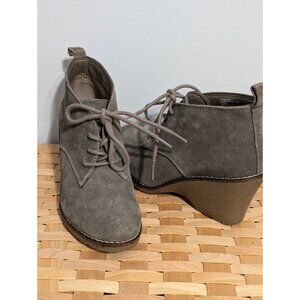 White Mountain Womens taupe Suede leather Booties Wedges Size 7.5